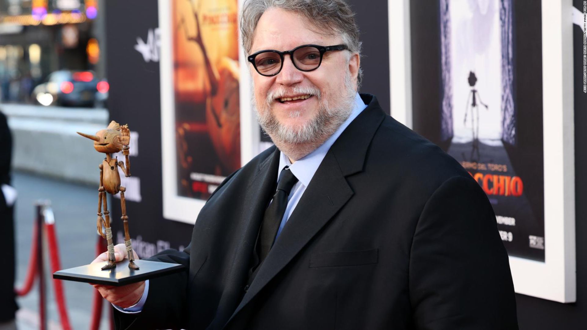 Rumbo a los Óscar Guillermo del Toro lanza libro de colección sobre