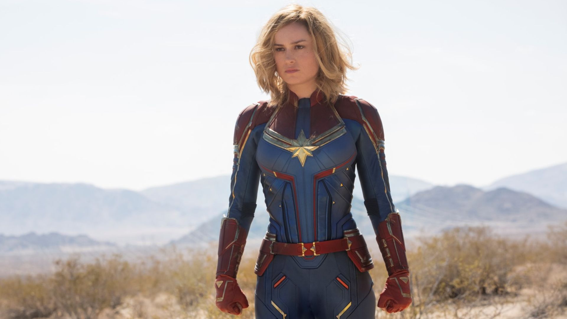 Brie Larson traje de superhéroe