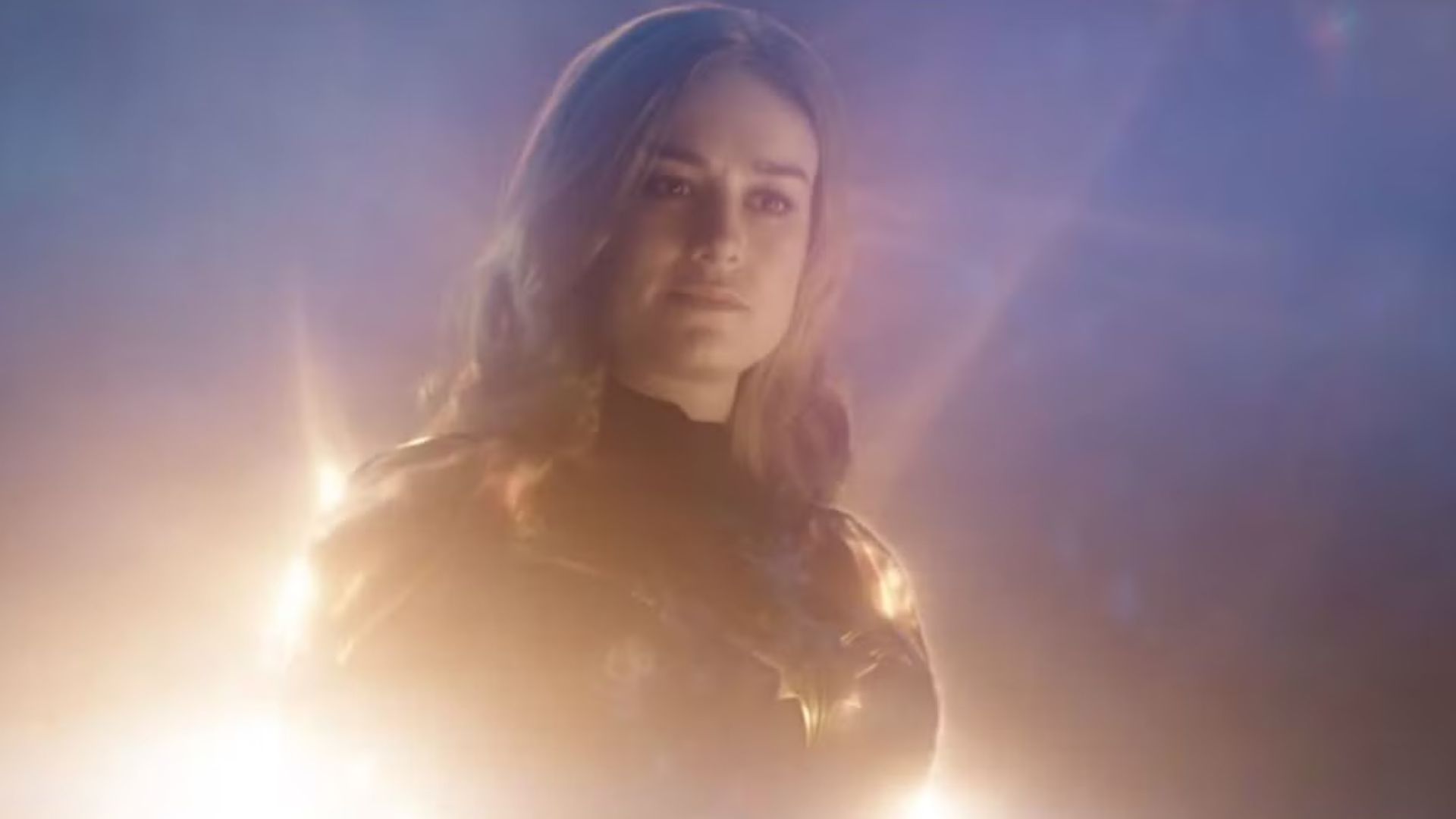 Capitana Marvel rescata a Iron Man