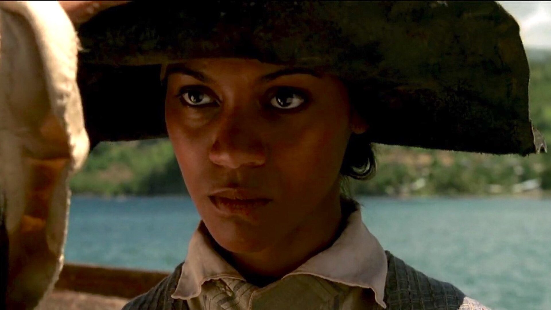 zoe saldana no disfrutó la filmación de piratas del caribe main