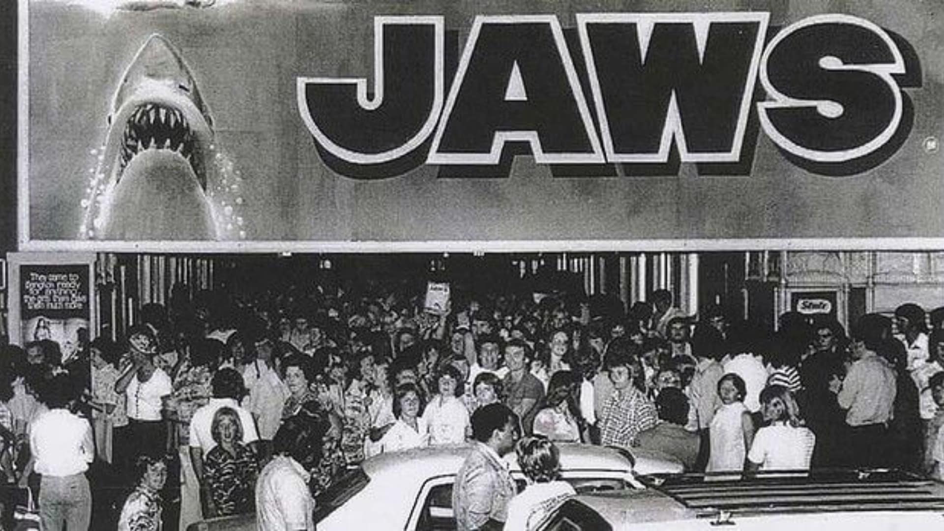 Estreno de Jaws como un gran blockbuster 