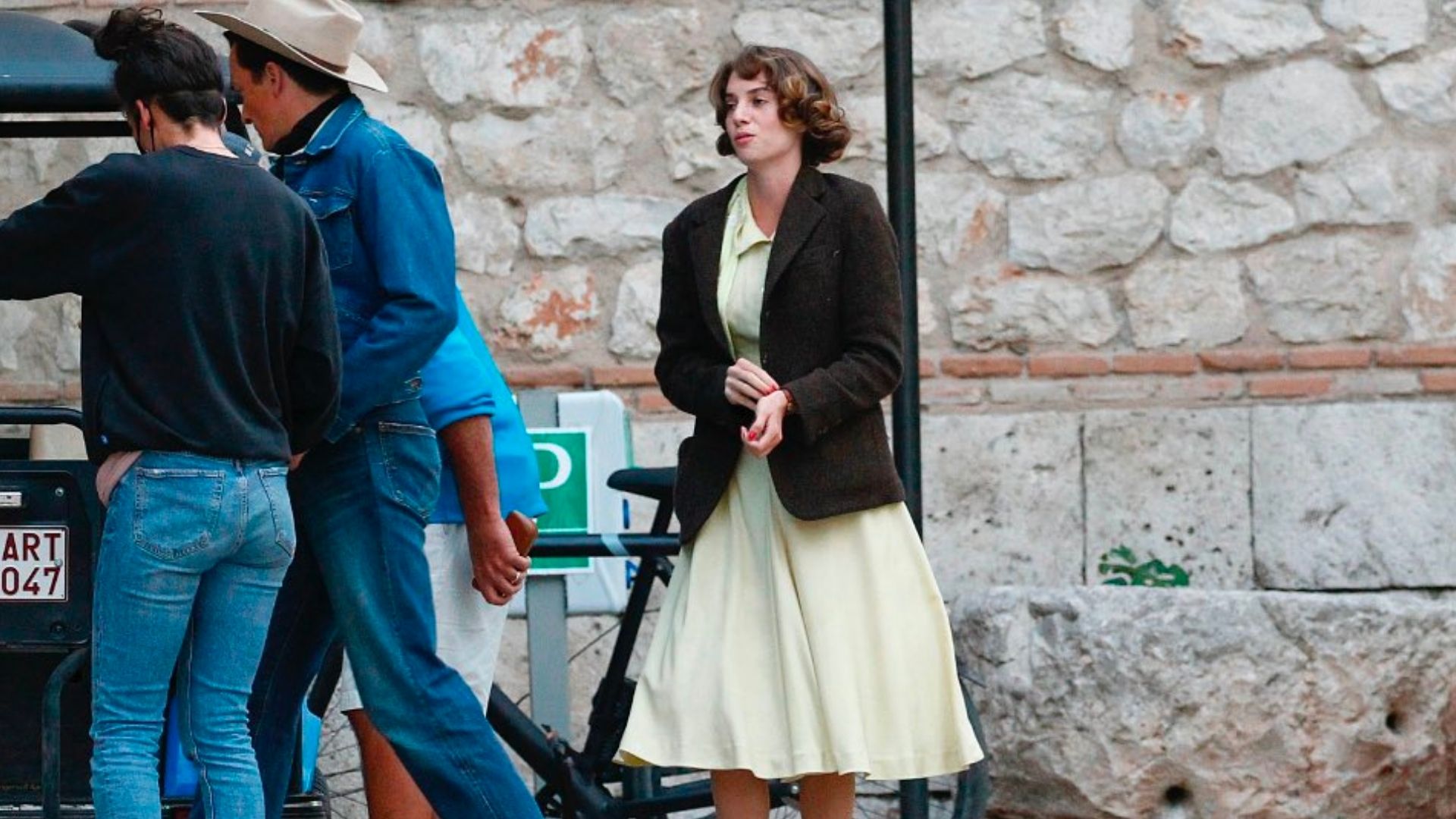 Maya Hawke en el set de Asteroid City