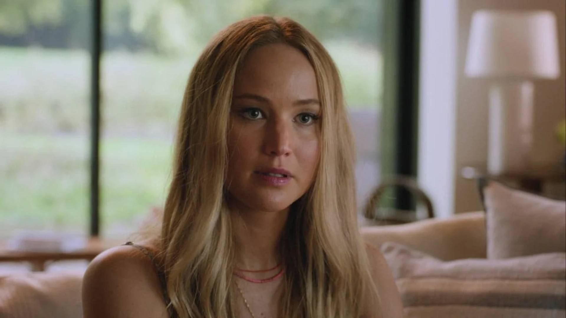 Jennifer Lawrence en el trailer de la película Hazme el favor