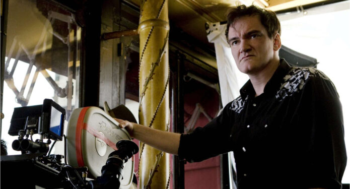 quentin-tarantino-con-una-camara-set-de-filmacion