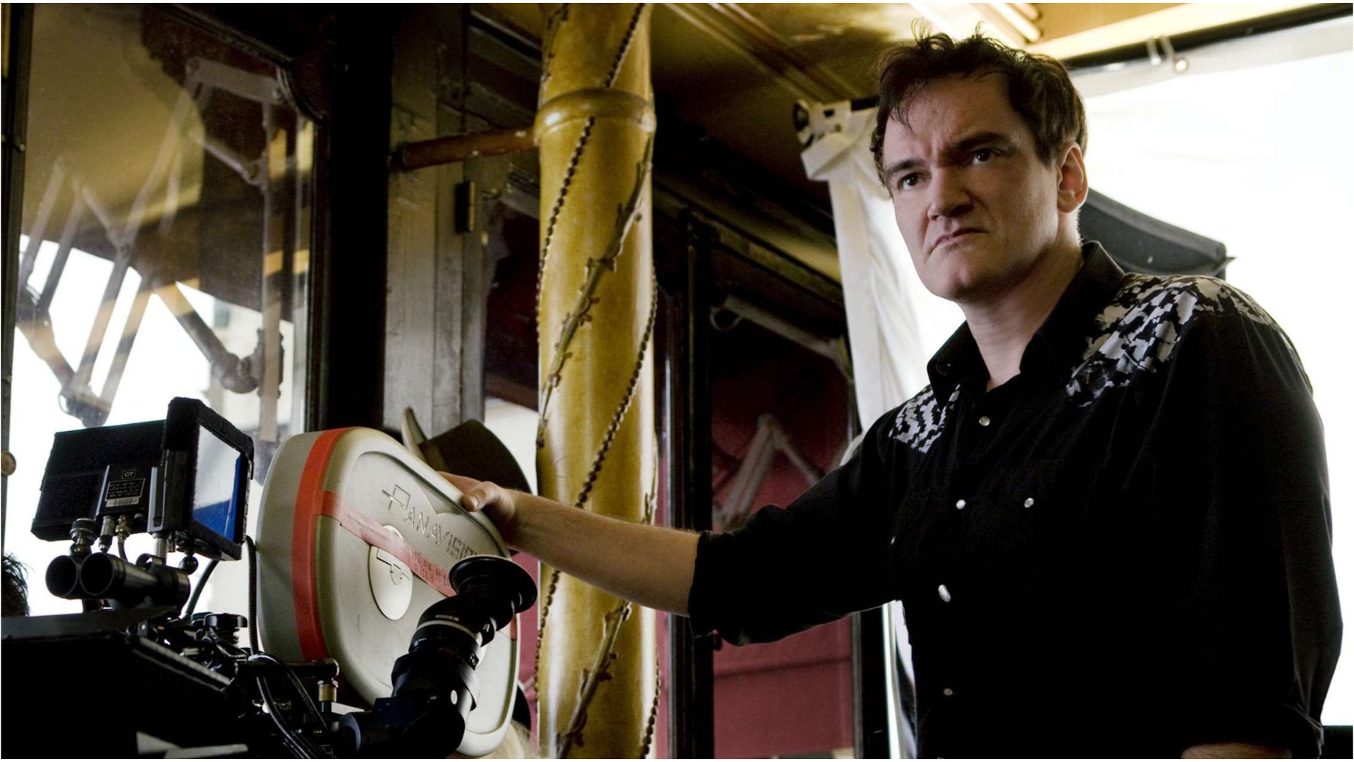 quentin-tarantino-con-una-camara-set-de-filmacion