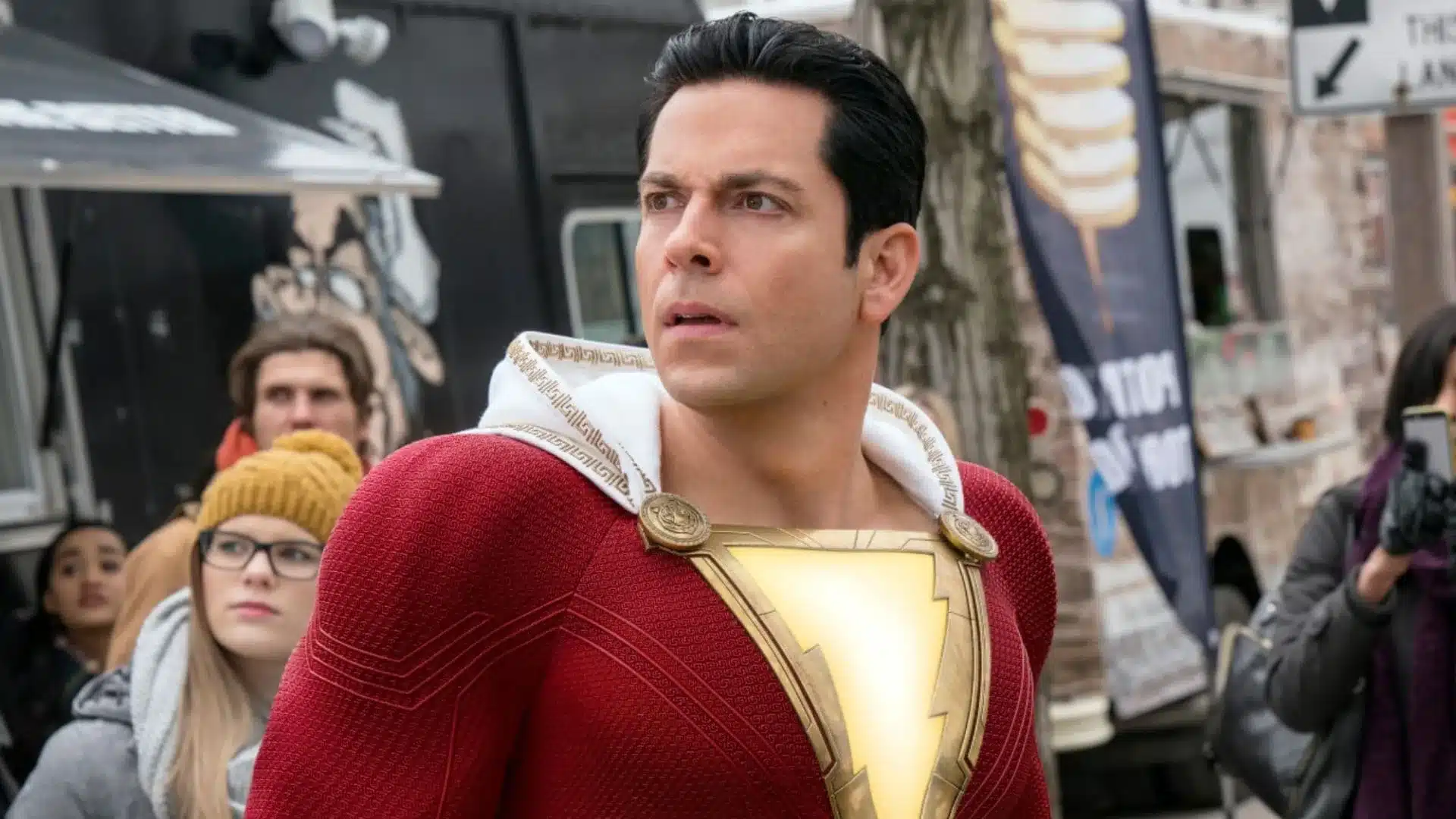 Zachary Levi actuando en ¡Shazam!