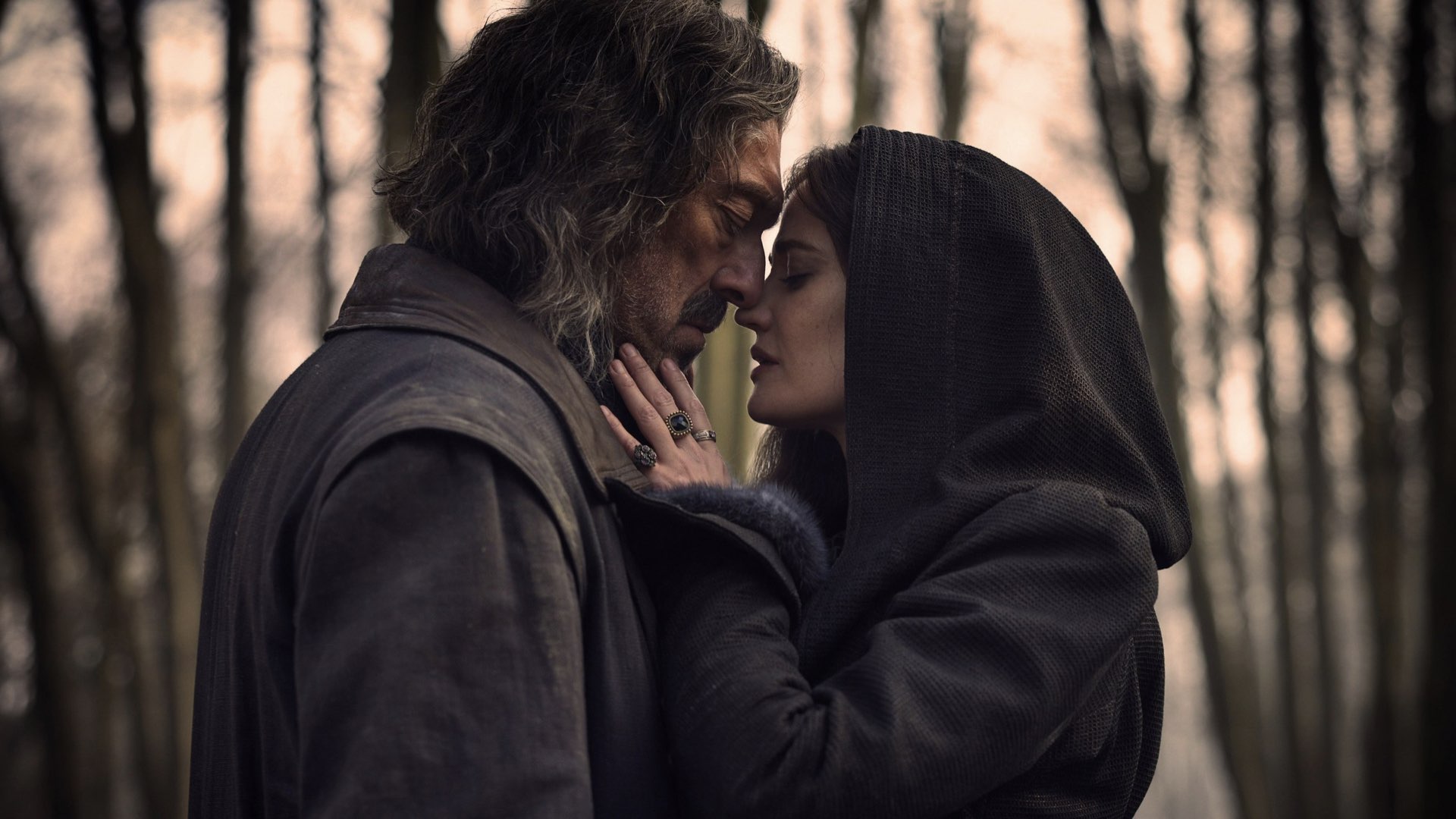 Vincent Cassel y Eva Green en el bosque 