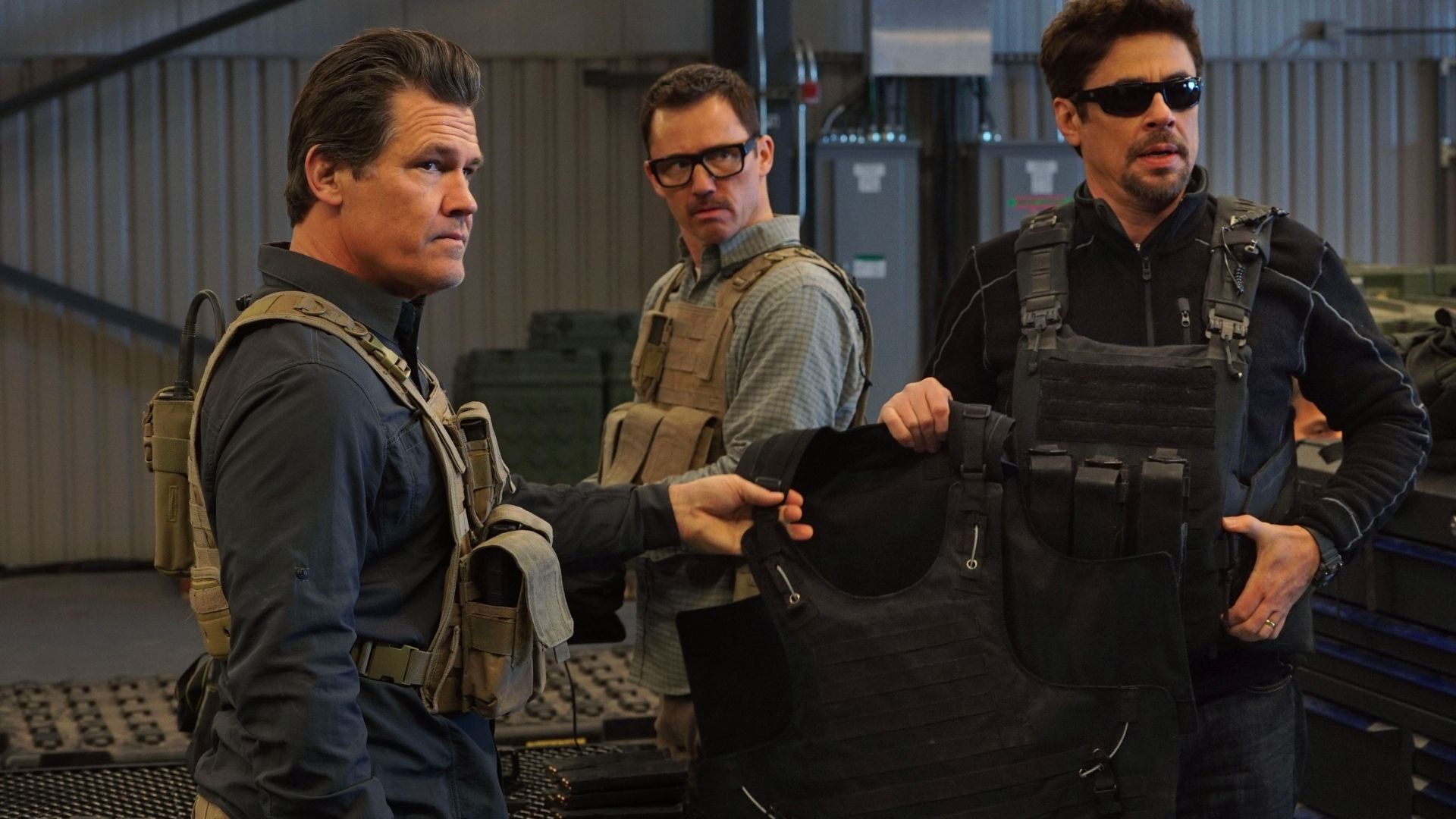 benicio-del-toro-josh-brolin-sicario-still