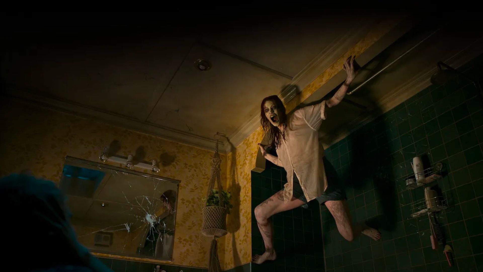 evil-dead-el-despertar-still-2