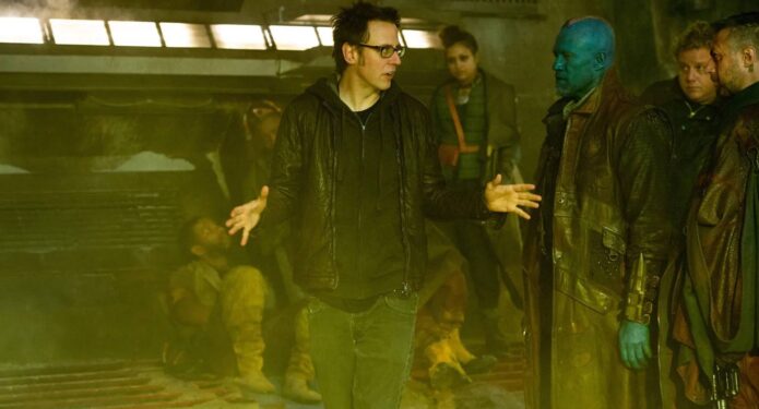 James Gunn con Michael Rooker como Yondu en el set de Guardianes de la Galaxia Vol 2