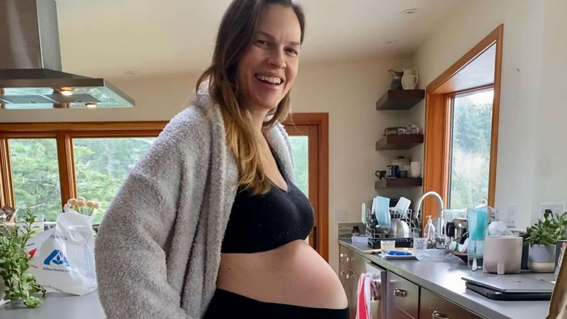 Hilary Swank feliz de convertirse en mamá