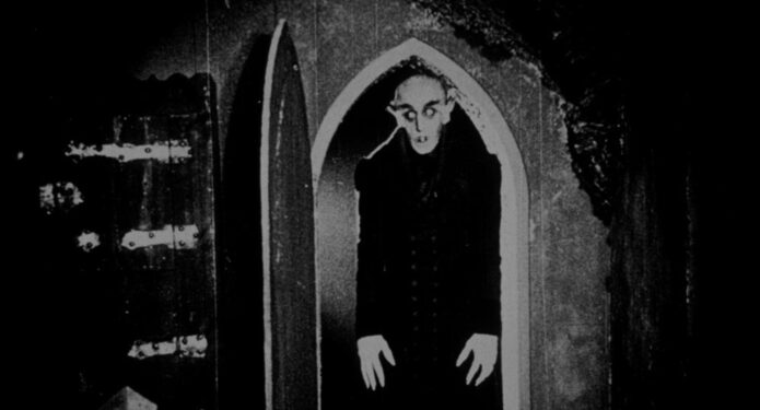 Nosferatu de FW Murnau escena puerta