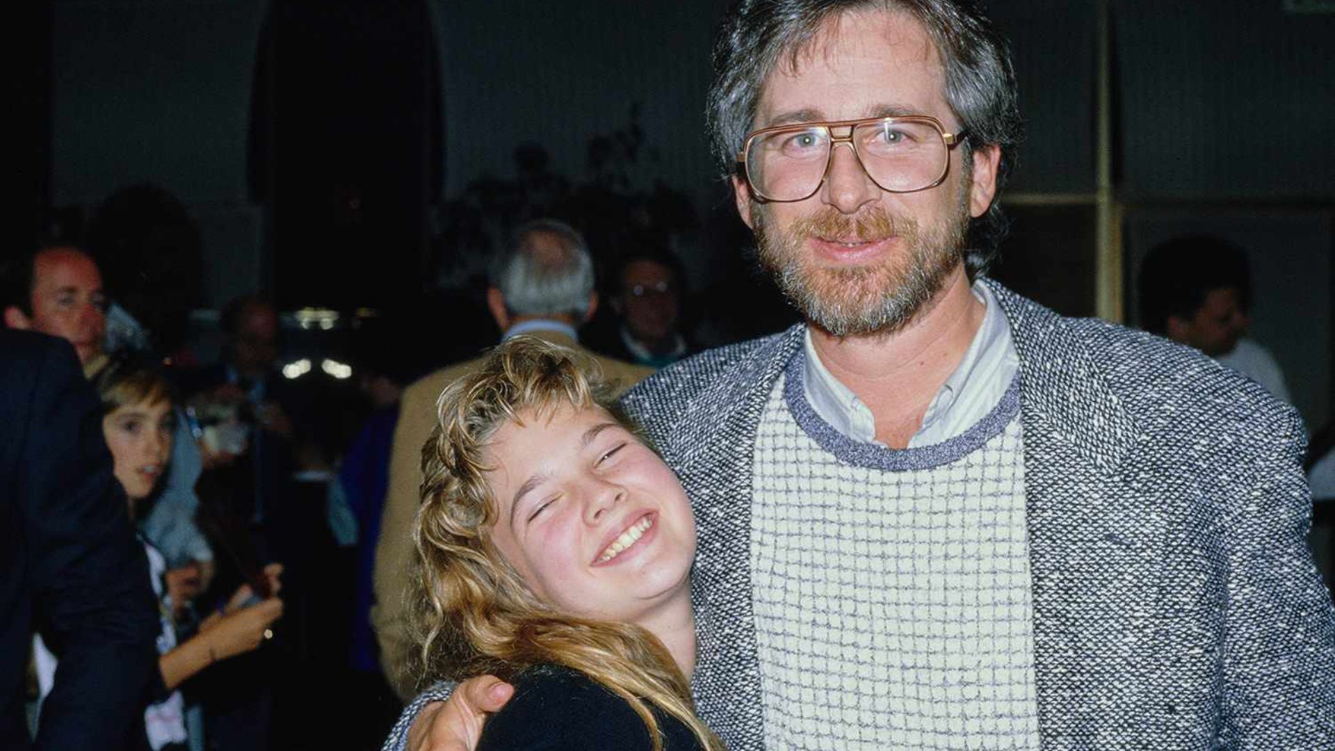 Drew Barrymore y Steven Spielberg son como padre e hija