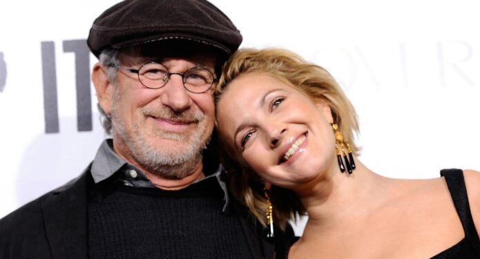 Drew Barrymore y Steven Spielberg son como padre e hija