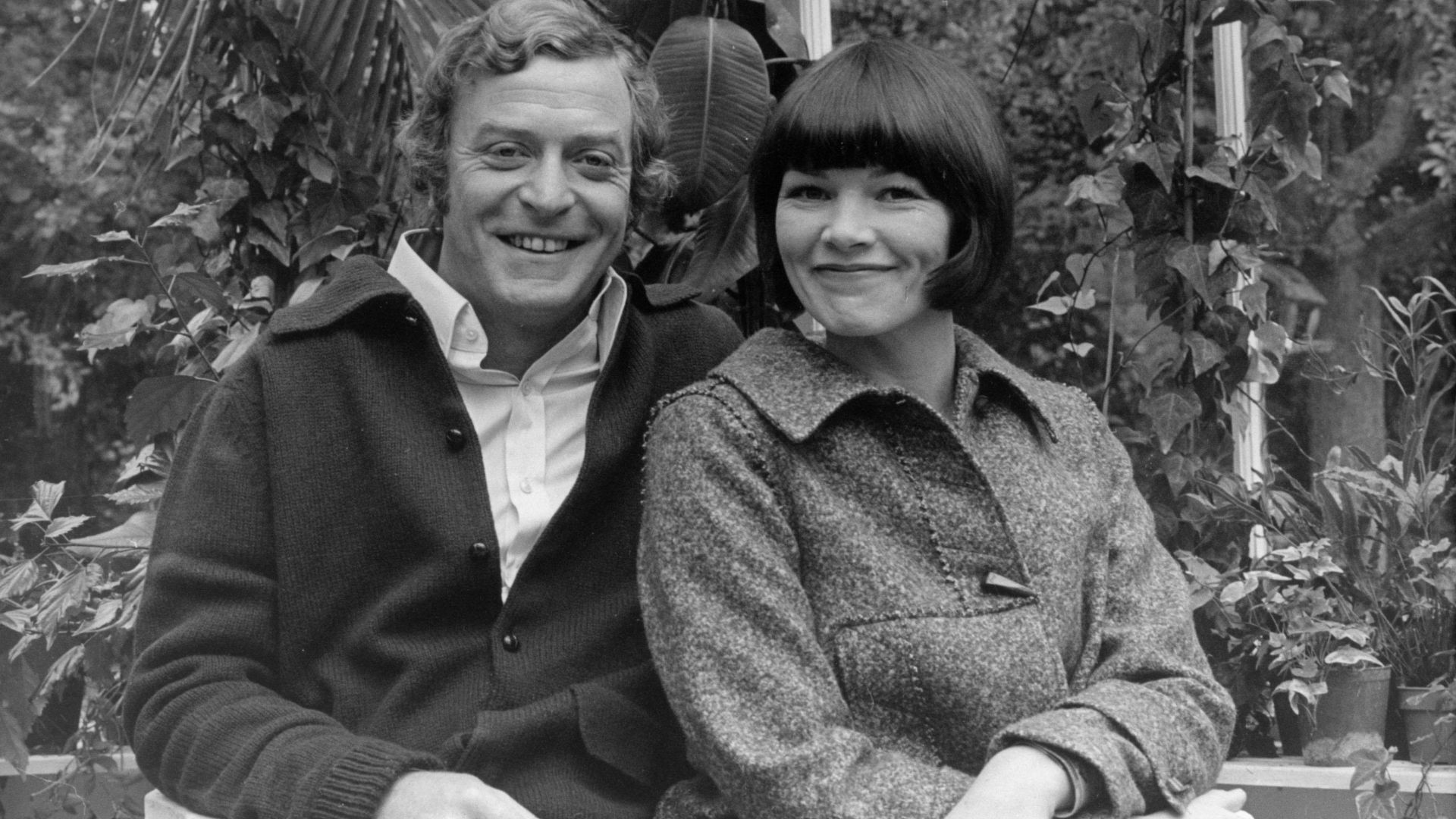 Michael Caine y Glenda Jackson