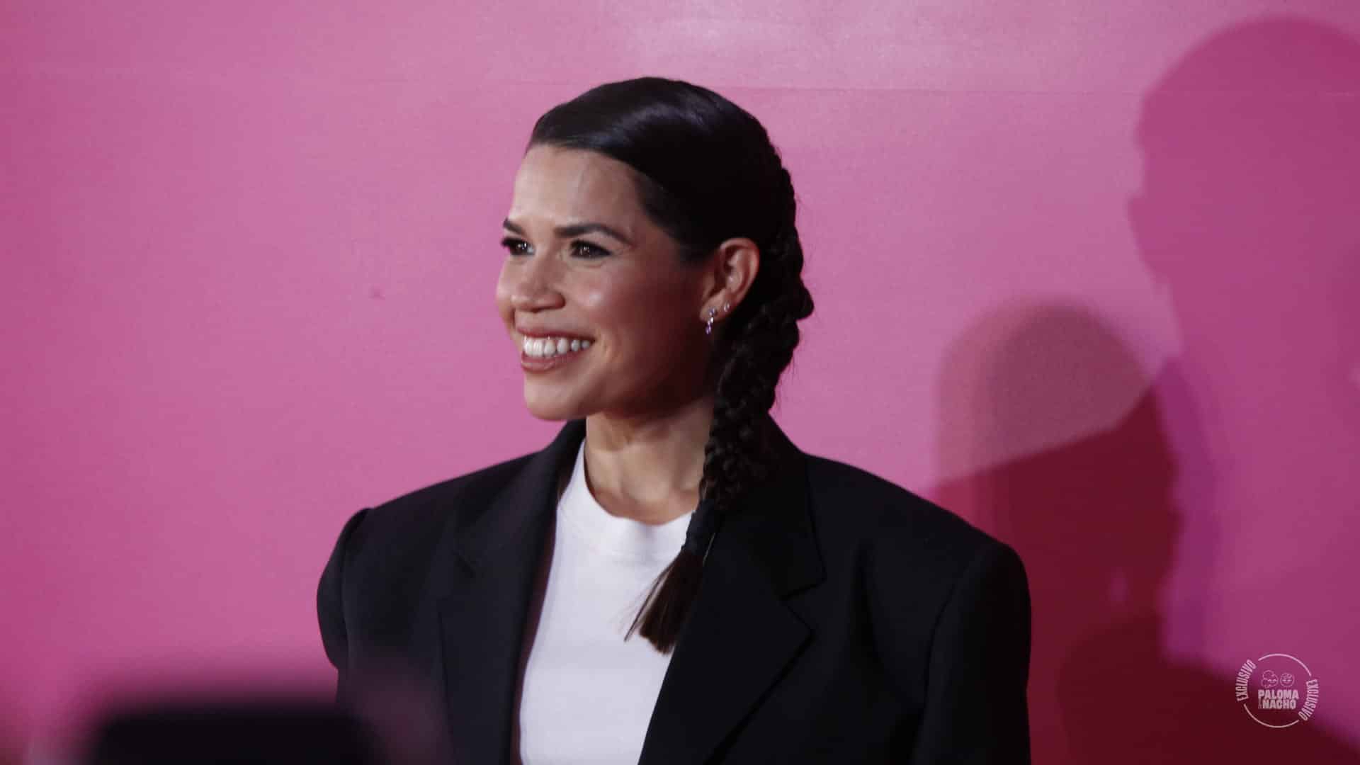 America Ferrera en México premiere Barbie alfombra rosa 