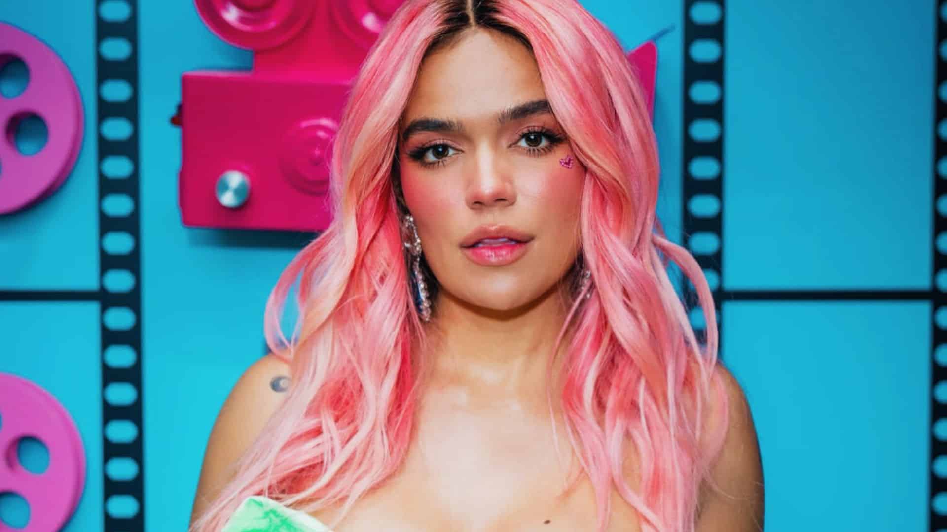 karol-g-con-cabello-rosa