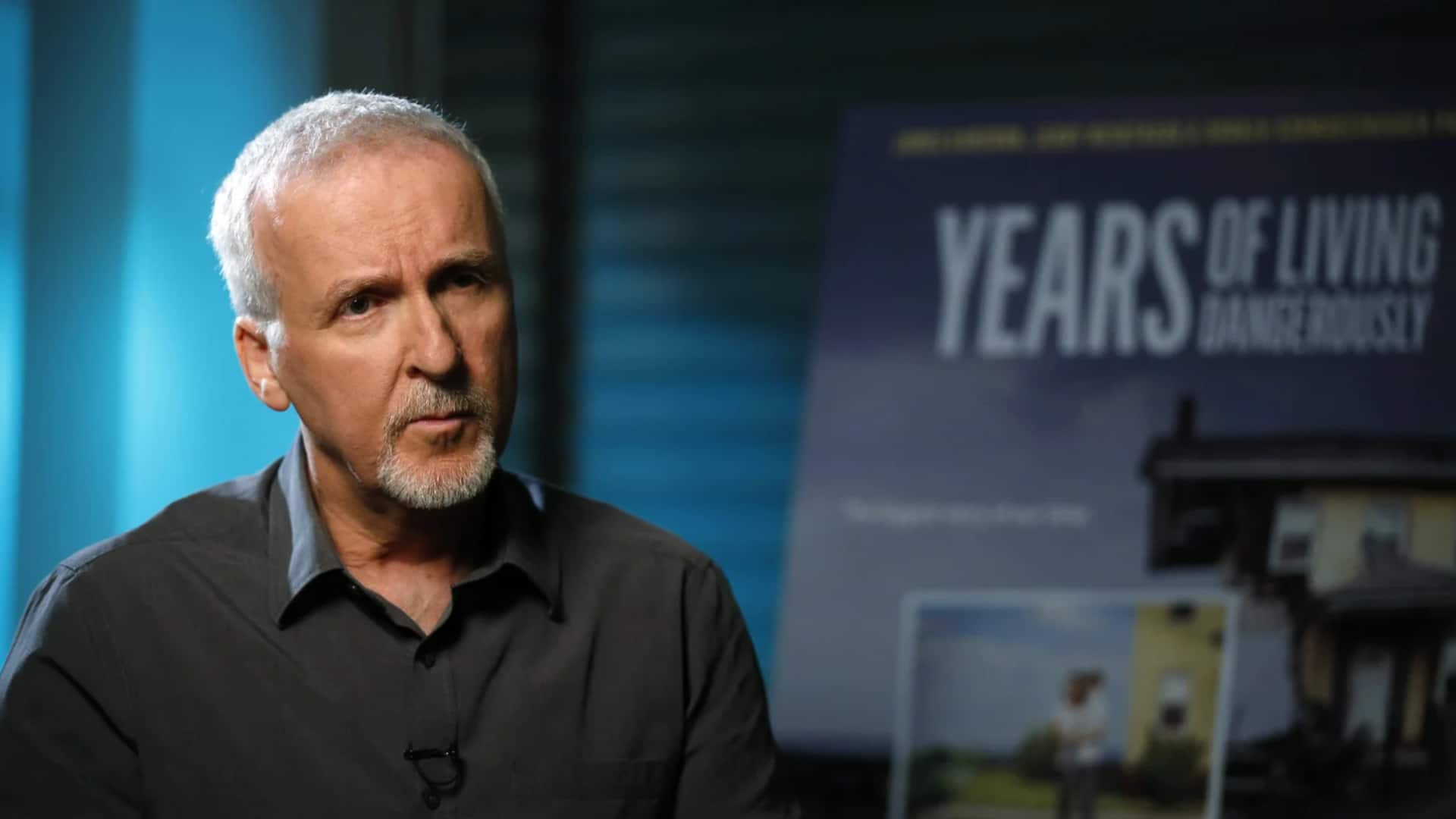 james cameron en una entrevista en video