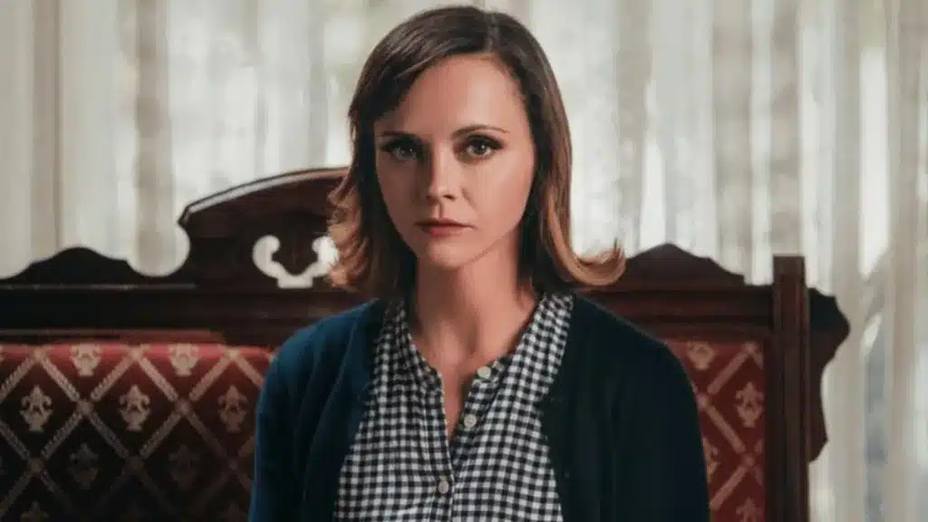Christina Ricci reacciona a las cartas a favor de Danny Masterson, mientras que Mila Kunis y Ashton Kutcher se disculpan