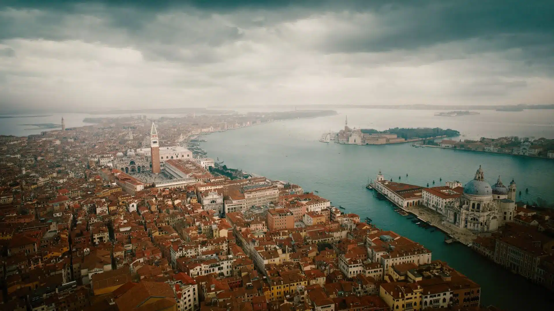 escena-de-a-haunting-in-venice