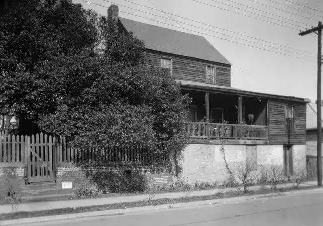 Fachada frontal de Kings Tavern