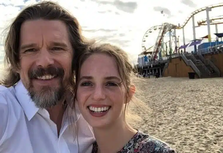 ¡Viene de familia! Escucha la nueva rola que grabó Ethan Hawke con su hija, Maya Hawke