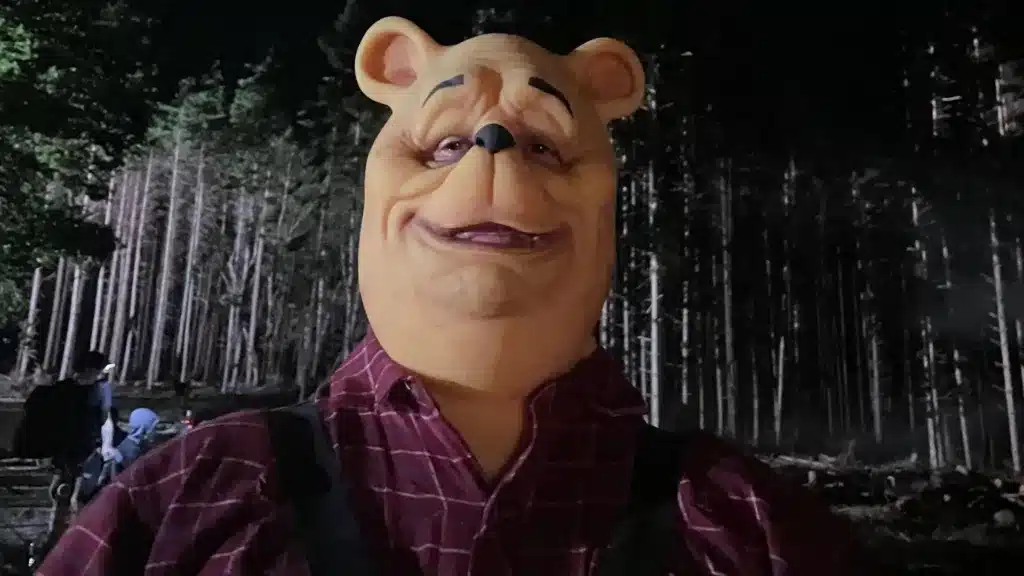 ¡Aprendieron a la mala! Profesor de primaria le pasa a sus alumnos Winnie the Pooh: Sangre y miel, y los papás se escandalizan