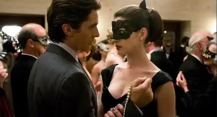 Batman y Catwoman bailando escena