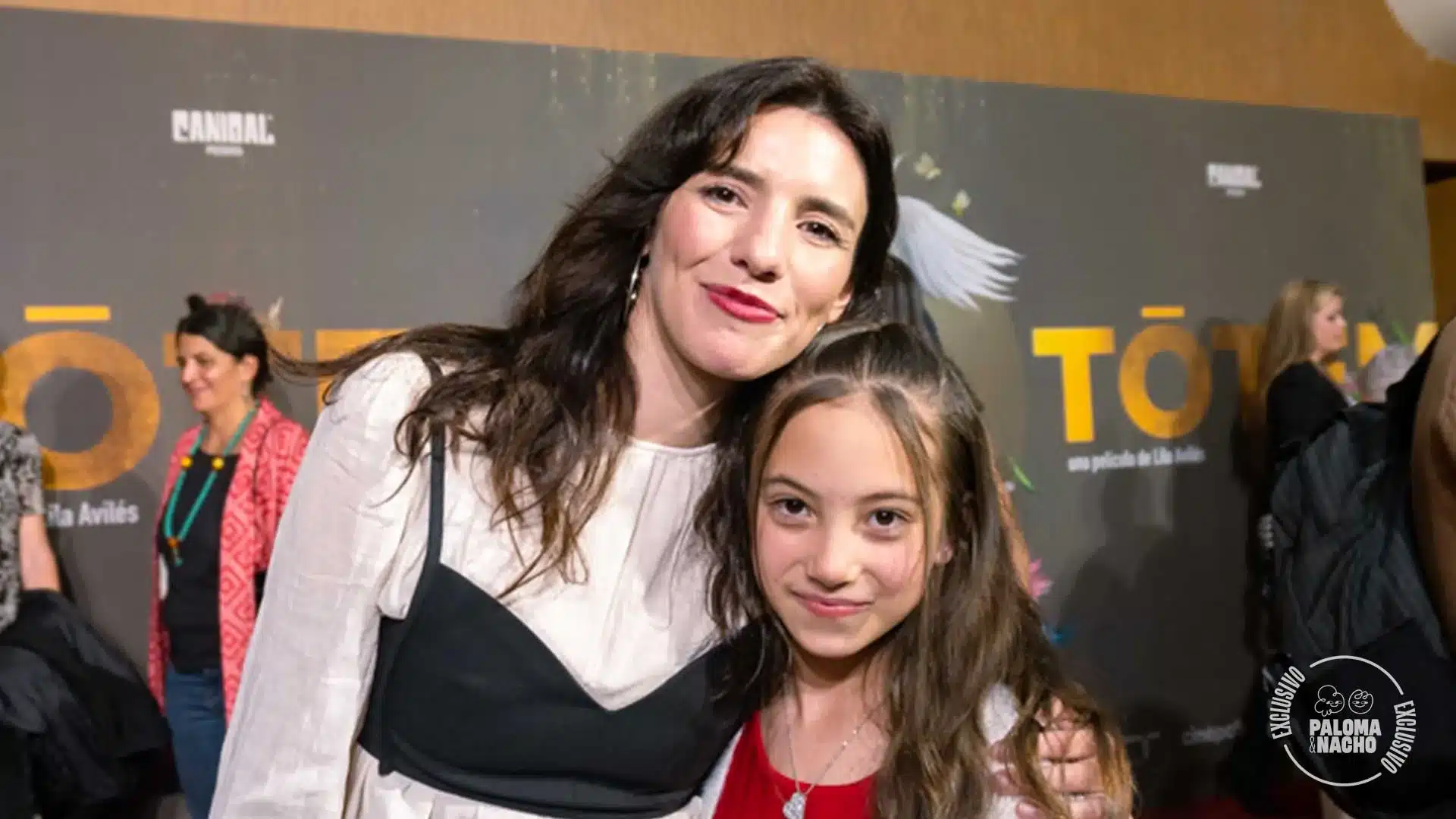 Lila Avilés y Naíma Sentíes en la premiere de Tótem