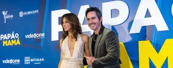 Mauricio Ochmann y Silvia Navarro en la premiere de Papá y mamá