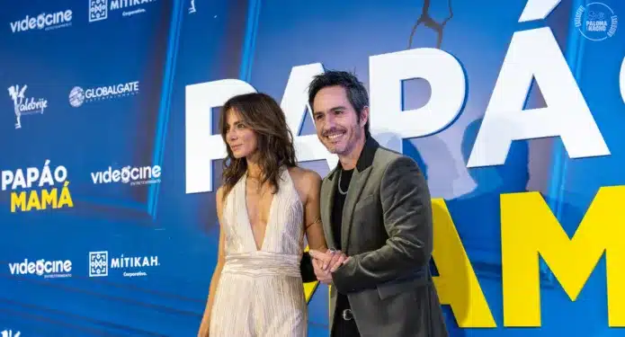 Mauricio Ochmann y Silvia Navarro en la premiere de Papá y mamá