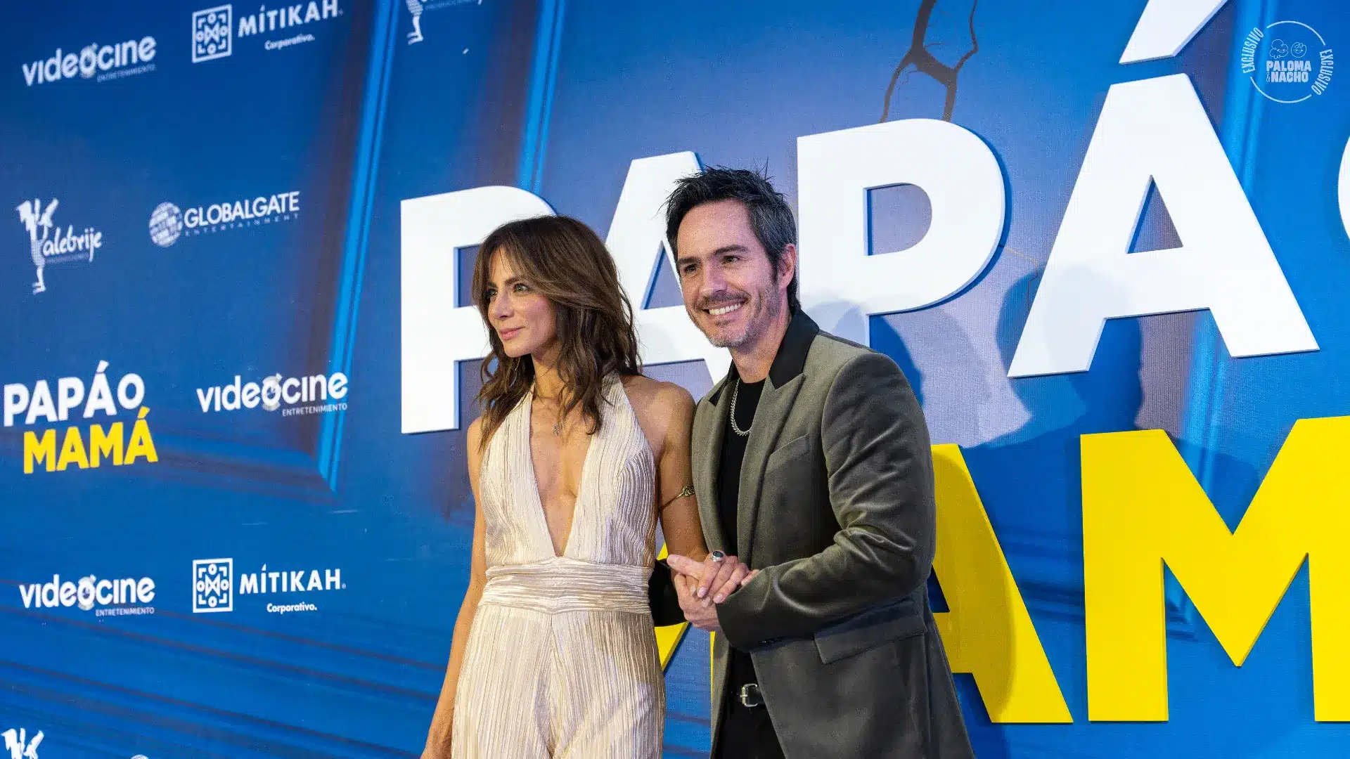 Mauricio Ochmann y Silvia Navarro en la premiere de Papá y mamá