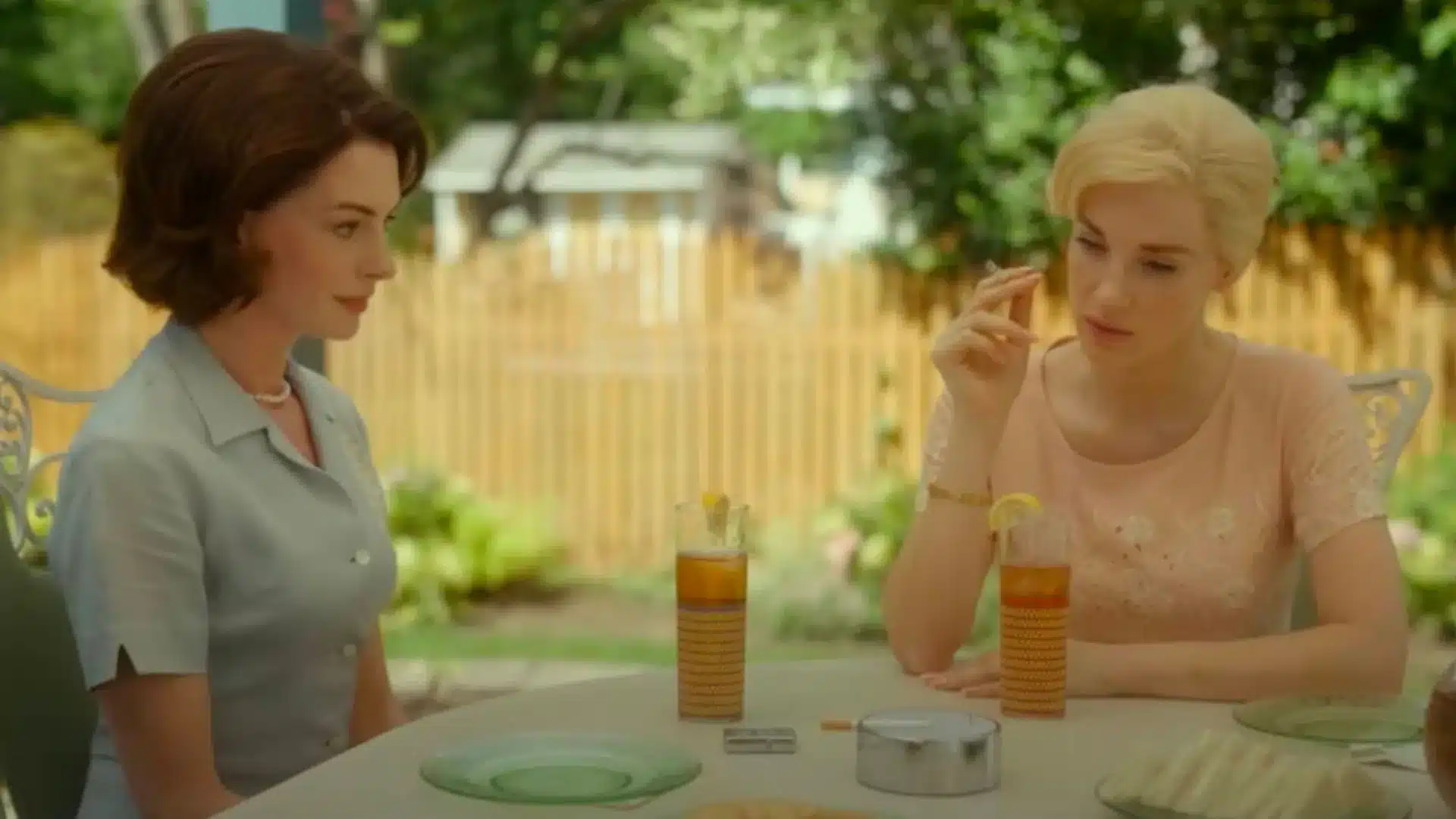 anne-hathaway-y-jessica-chastain-en-mothers-instinct