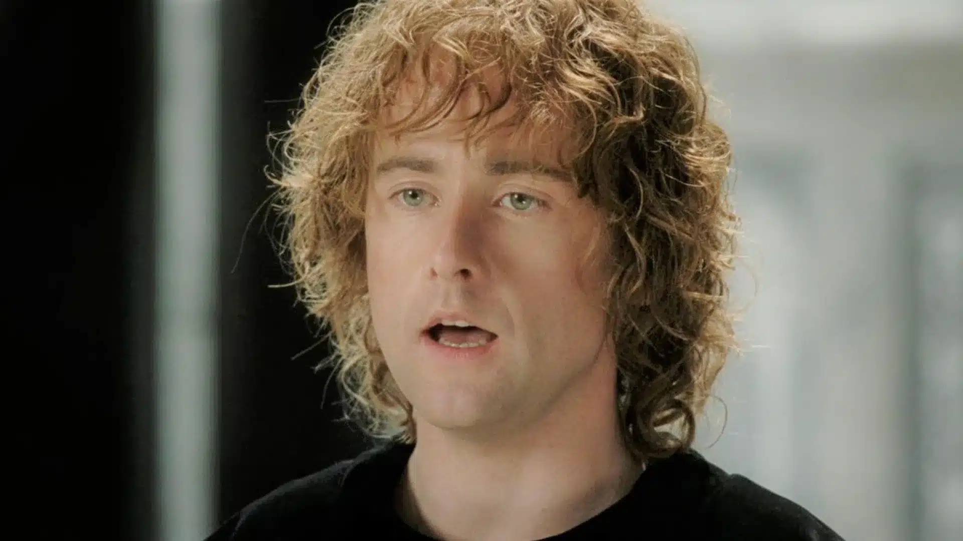 Pippin cantando "The edge of night" el señor de los anillos el retorno del rey