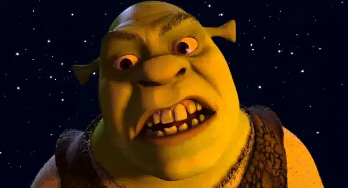 Esta versión más terrorífica de Shrek viene de la versión original de 1995, protagonizada por Chris Farley,