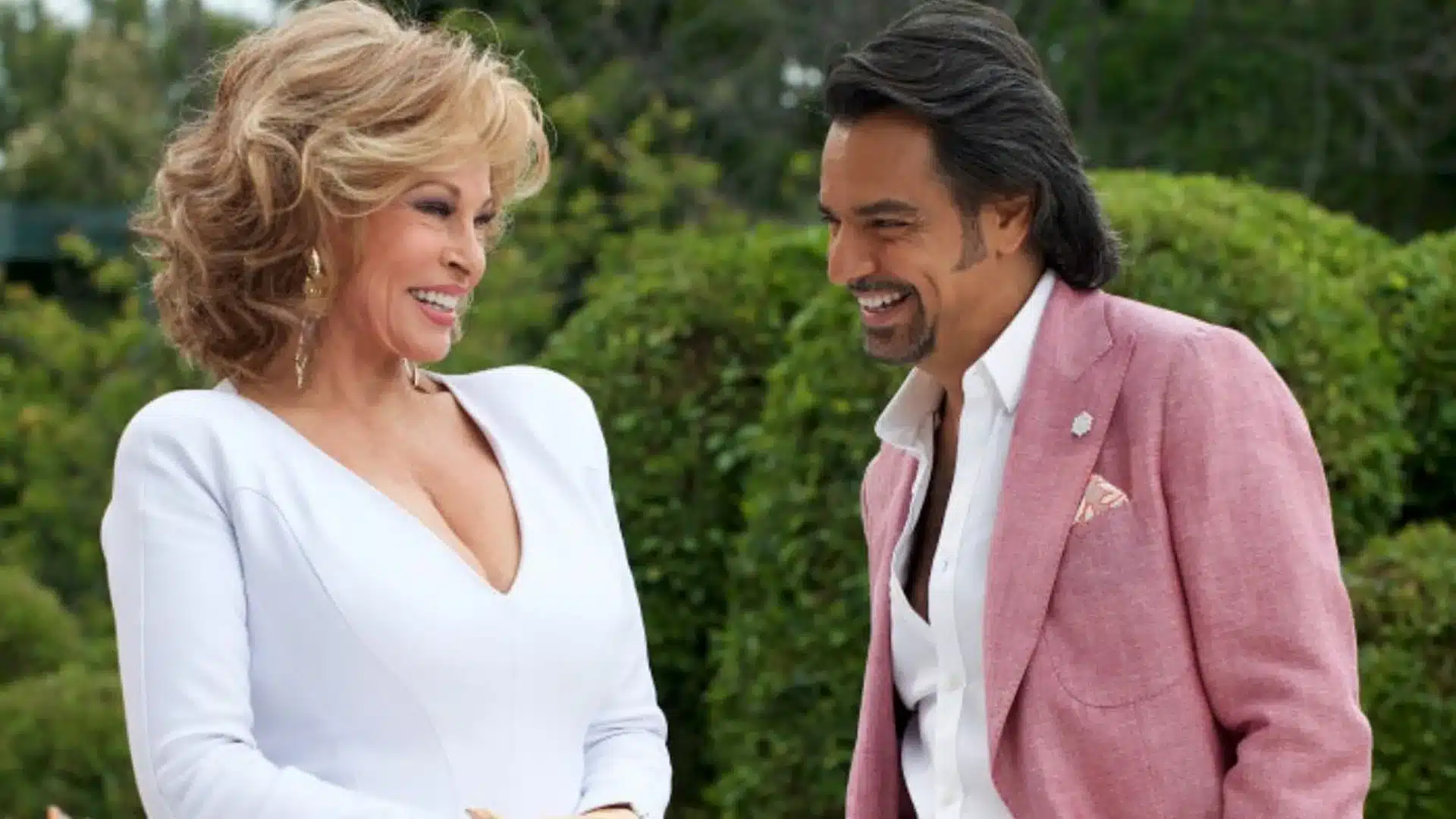 Raquel Welch y Eugenio Derbez