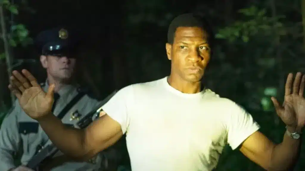 Jonathan Majors se presenta a juicio; revelan más detalles del altercado