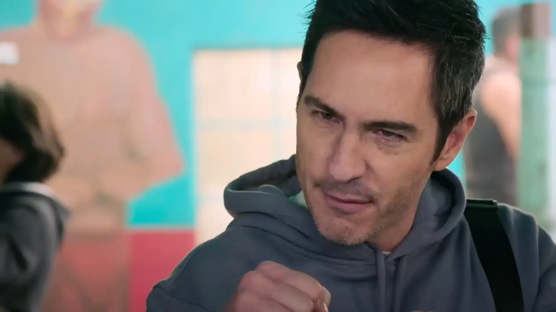 Mauricio Ochmann ring de luchas en Papá o Mamá película comedia mexicana