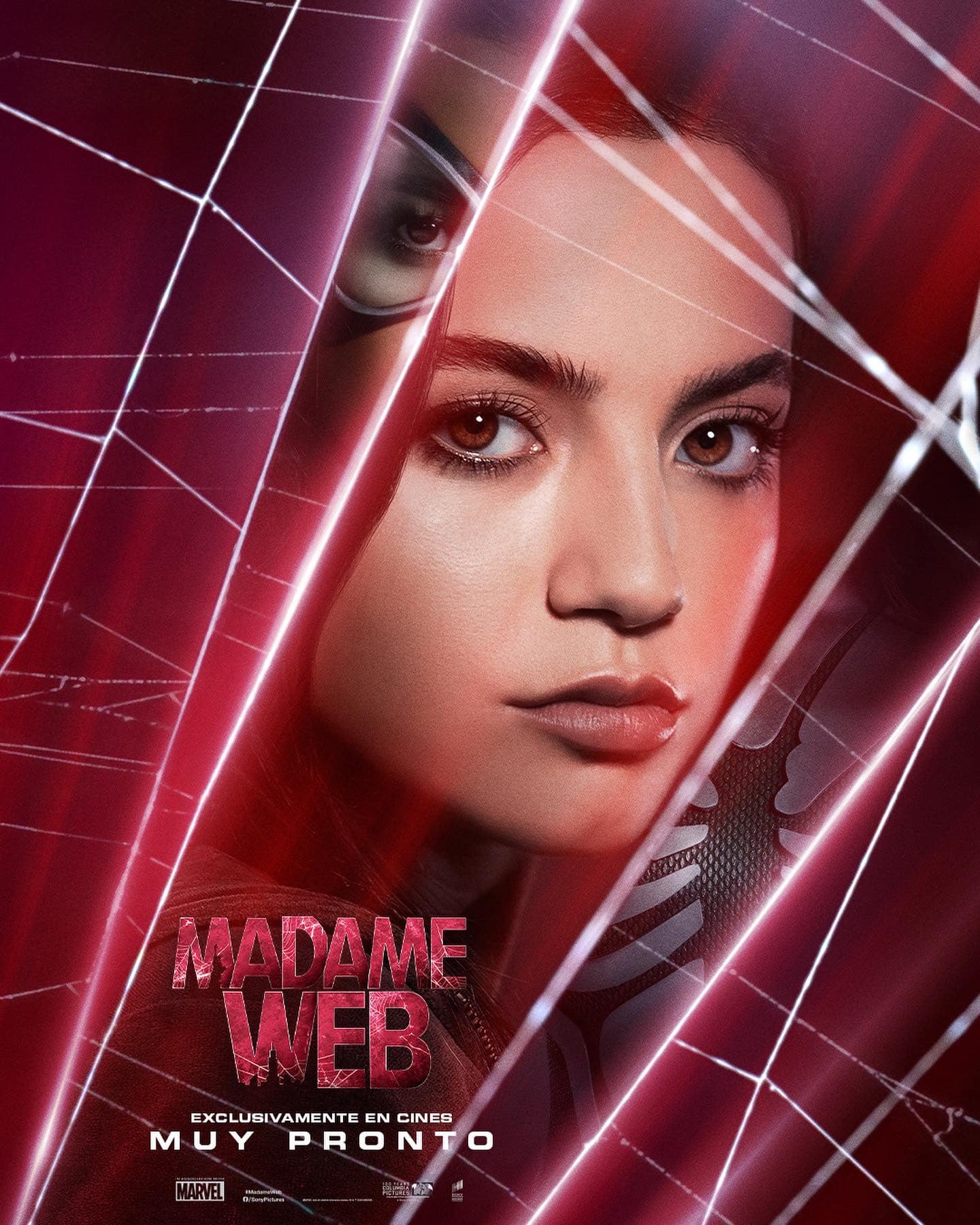 La promoción de la película Madame Web continúa, y ahora podemos ver a las protagonistas en unos nuevos pósters con su imagen.