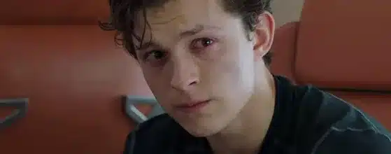 Tom Holland llorando en la escena de Spider-Man