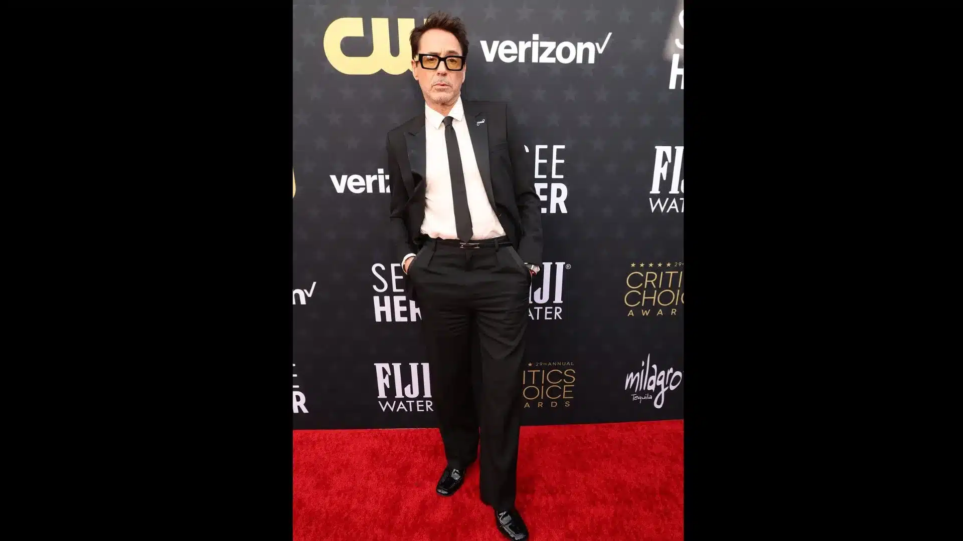 Robert Downey Jr .en los  mejores looks de alfombra roja en los Critics Choice Awards 2024