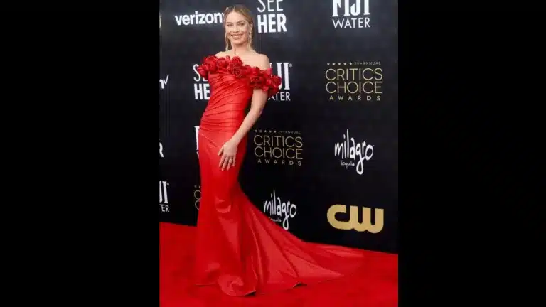 Margot Robbie en los mejores looks de alfombra roja en los Critics Choice Awards 2024