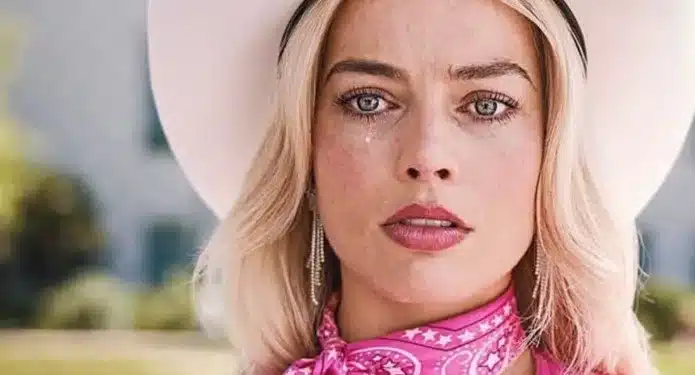 Margot Robbie Barbie llorando