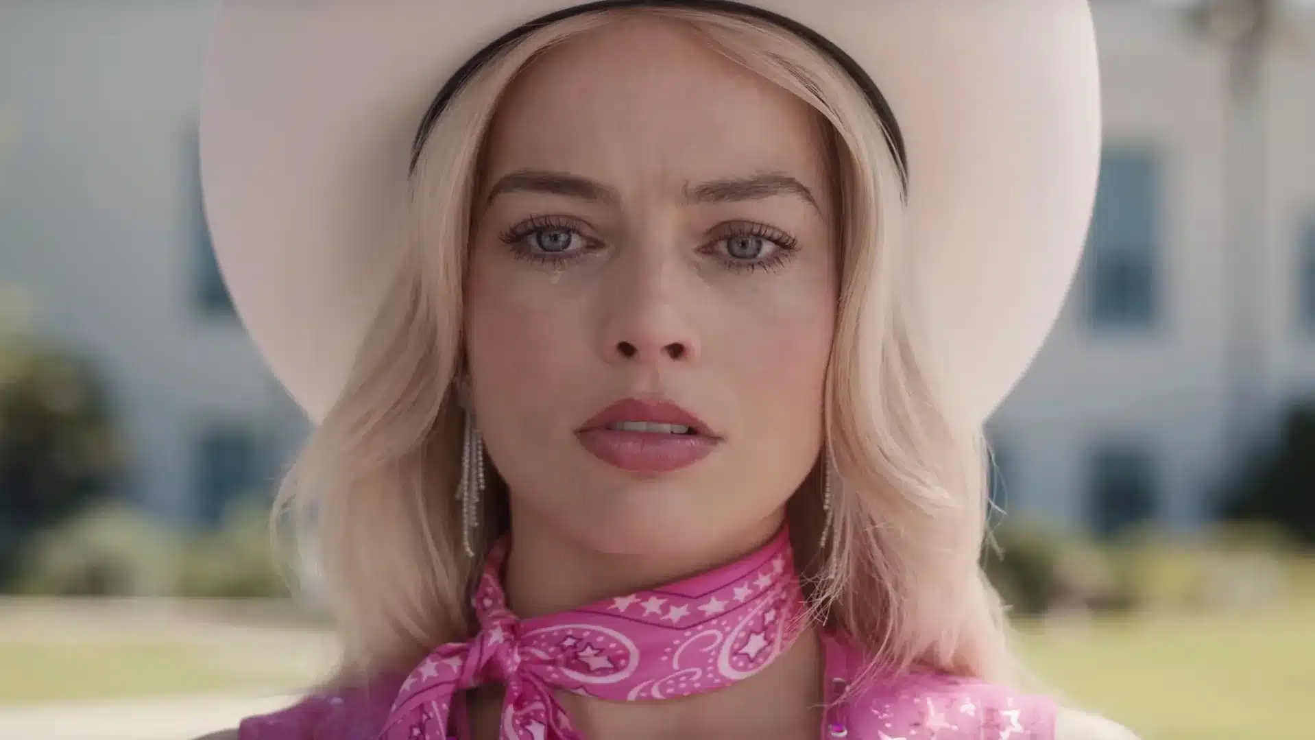 Margot Robbie sad.