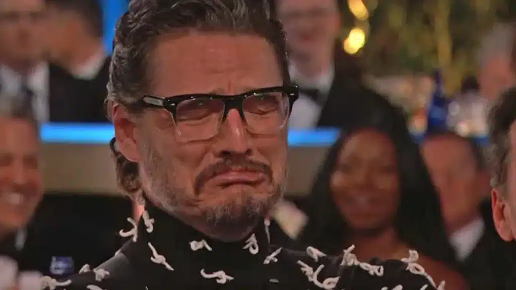 ¿Por qué Pedro Pascal llevaba el brazo lastimado en los Globos de Oro?