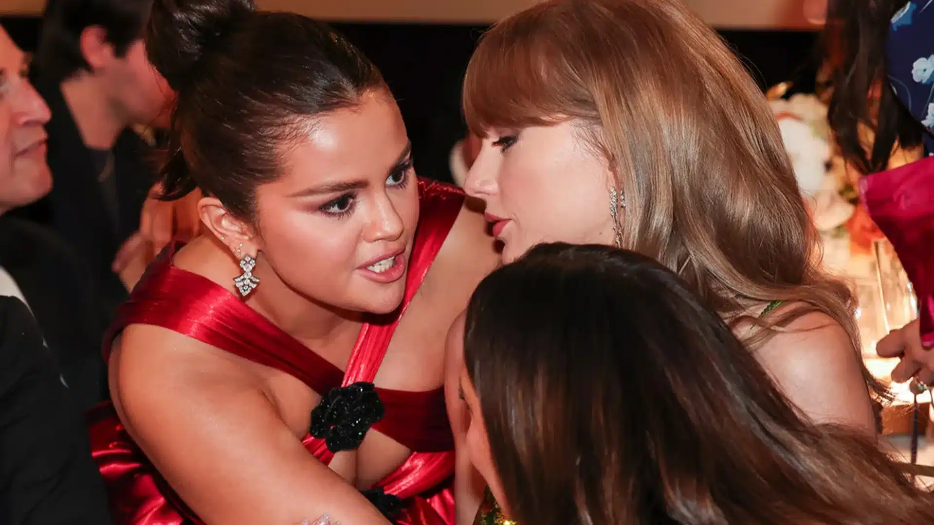 Selena y Taylor en los Globos de Oro 2024.