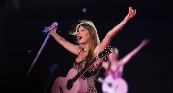 Taylor Swift detiene concierto y protege a sus fans.