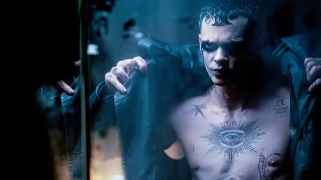 El director de El cuervo (1994) rechaza el nuevo look de Bill Skarsgård como Eric Draven