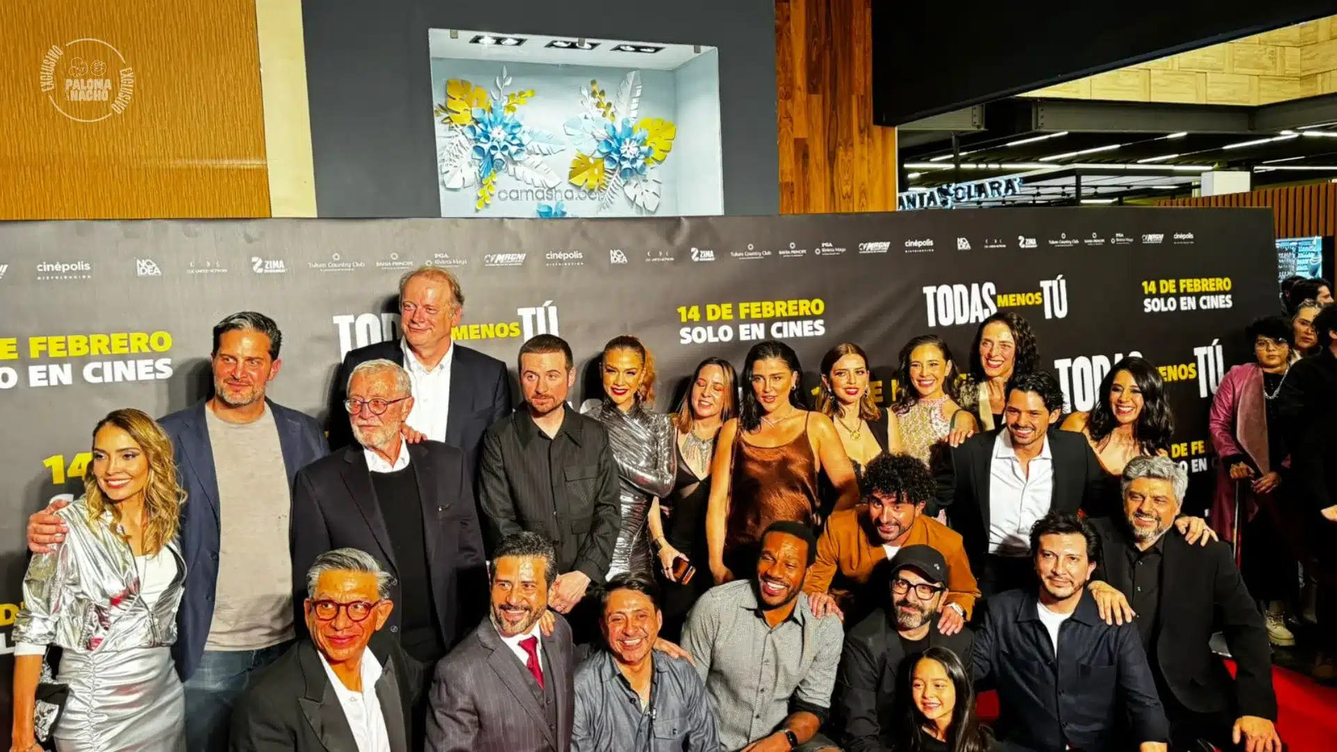 Elenco de Todas menos tú premiere y alfombra roja