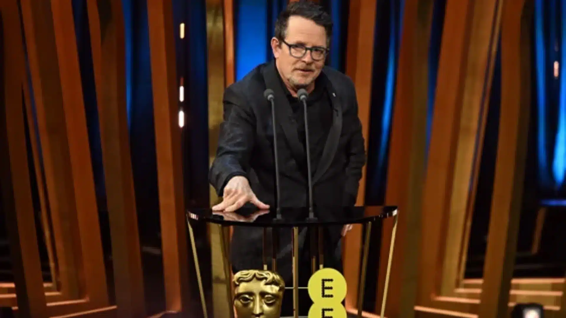 Michael J. Fox presentando en los Bafta